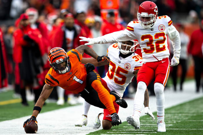 Cincinnati Bengals wide receiver Ja'Marr Chase (1) is forced out of bounds in the red zone by Kansas City Chiefs cornerback Charvarius Ward (35) as Kansas City Chiefs free safety Tyrann Mathieu (32) helps in the second half of the NFL game on Sunday, Jan. 2, 2022, at Paul Brown Stadium in Cincinnati. Cincinnati Bengals defeated Kansas City Chiefs 34-31. © Albert Cesare / The Enquirer / USA TODAY NETWORK